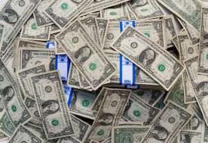 Reuters: Dolarul a scăzut uşor în Asia, după trei zile de creştere, pe fondul redresării încrederii investitorilor